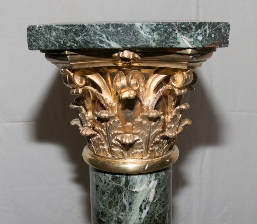 Colonne en marbre à chapiteau corinthien époque XIXe - Galerie Lauretta