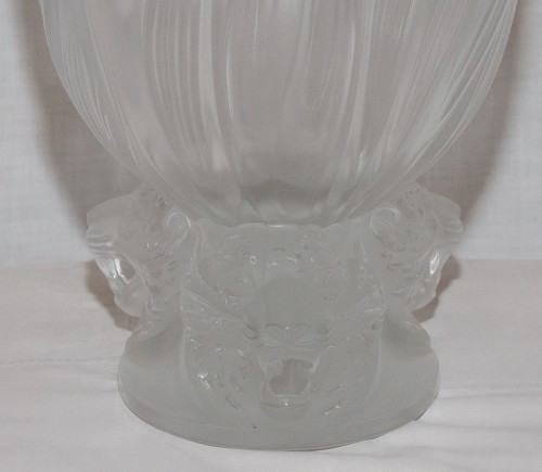 Vase aux trois jaguars Lalique R France XXe siècle - Verrerie, Cristallerie Style 