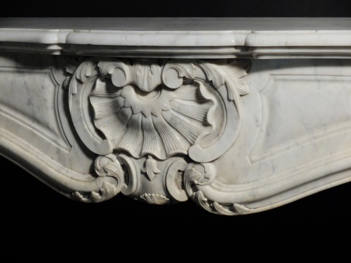 Napoléon III - Cheminée rocaille en marbre de Carrare