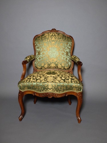 Paire de fauteuils Louis XV à la Reine estampillée C.L. BURGAT - Sièges Style Louis XV