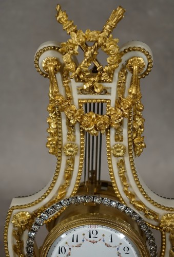 Pendule lyre néoclassique - Paris époque Napoléon III - Antiquités Philippe Glédel