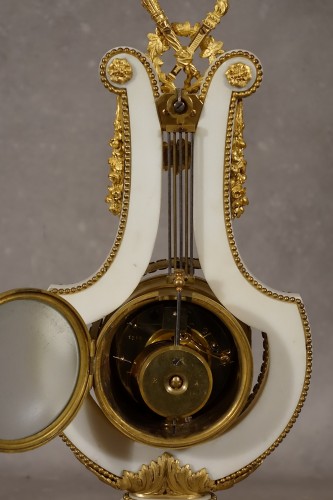 Antiquités - Pendule lyre néoclassique - Paris époque Napoléon III