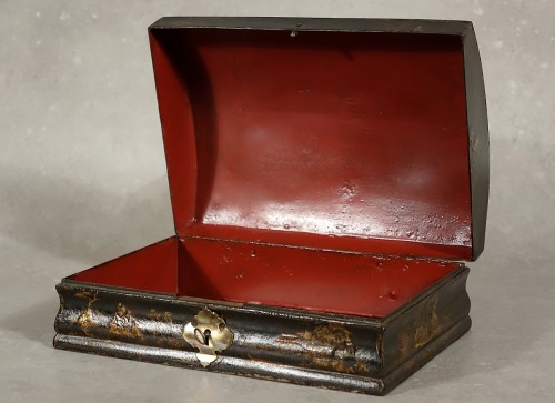 Coffret ou boîte à perruque en tôle et vernis Martin - Paris XVIIIe - Objets de Vitrine Style Louis XV