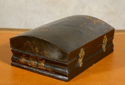 Coffret ou boîte à perruque en tôle et vernis Martin - Paris XVIIIe - Louis XV