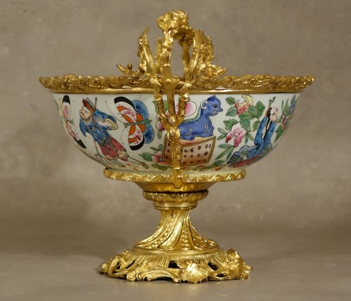 Coupe en porcelaine de Bayeux à monture de bronze - Céramiques, Porcelaines Style 