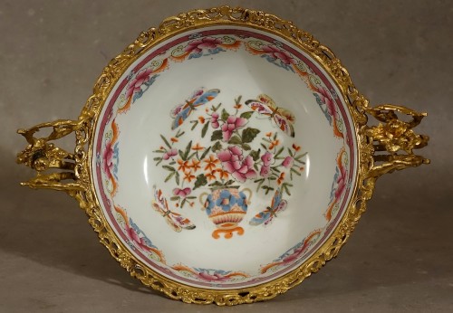 XIXe siècle - Coupe en porcelaine de Bayeux à monture de bronze