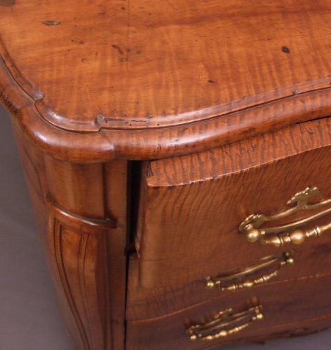 XVIIIe siècle - Commode malouine en bois ondé - XVIIIe siècle