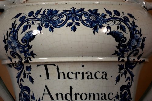 Vase couvert d'apothicaire dit "pot de montre" aux serpents d'époque Louis XIV - Antiquités Philippe Glédel