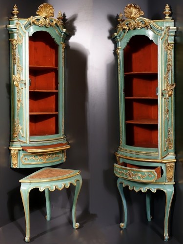 Paire d'encoignures de la cour de Savoie - XVIIIe siècle - Mobilier Style Régence