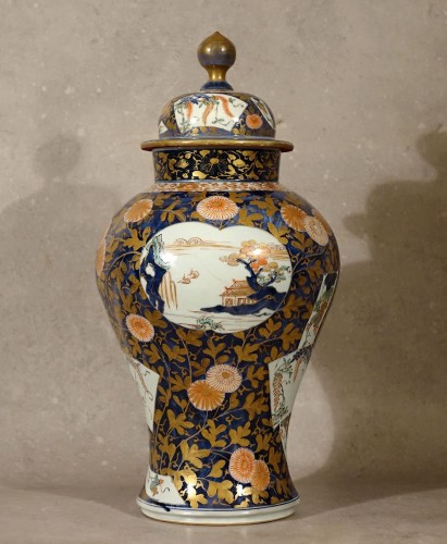 Céramiques, Porcelaines  - Important vase couvert - Japon fin XVIIe