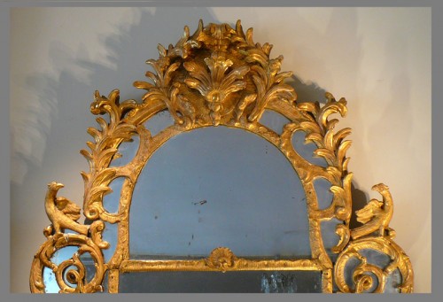 Miroirs, Trumeaux  - Important miroir en bois sculpté et doré d'époque Louis XV