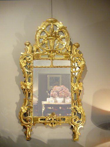 Miroir en bois sculpté et doré d'époque XVIIIe siècle