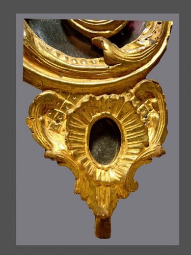 XVIIIe siècle - Miroir en bois doré et sculpté d'époque première moitié du XVIIIe siècle