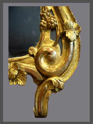 Miroirs, Trumeaux  - Miroir provençal en bois doré d'époque Louis XV