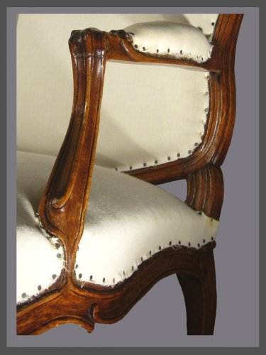 Antiquités - Paire de fauteuils "à la Reine" d'époque Louis XV