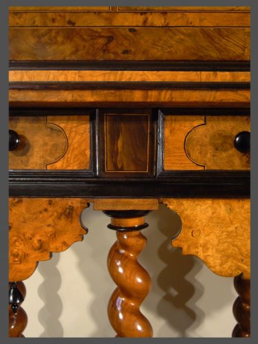 Cabinet et son piètement par Thomas HACHE - Louis XIV