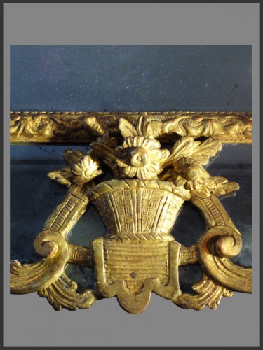 XVIIIe siècle - Miroir en bois sculpté et doré d'époque Régence