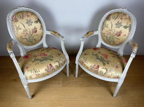 Paire de fauteuils Louis XVI estampillés I.B.SENE - Louis XVI