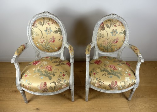 Antiquités - Paire de fauteuils Louis XVI estampillés I.B.SENE