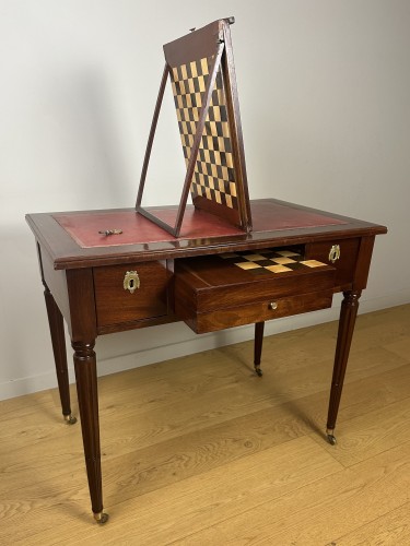 XVIIIe siècle - Petit bureau de boudoir à évolution, de jeux d’époque Louis XVI vers 1780