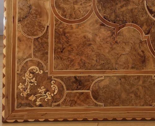 Antiquités - Table d’époque Louis XIV marquetée