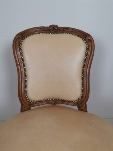 Antiquités - Suite de quatre chaises capitonnées d'époque Louis XV, vers 1750