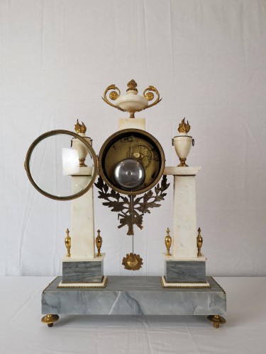 Horlogerie Pendule - Pendule portique d’époque Louis XVI vers 1780