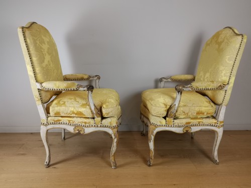 Paire de larges fauteuils du Comtat Venaissin de la période Régence - Sièges Style Régence