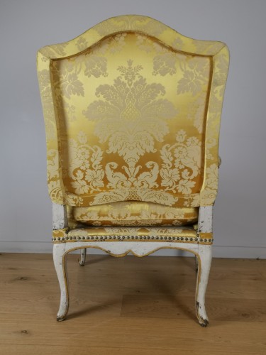 XVIIIe siècle - Paire de larges fauteuils du Comtat Venaissin de la période Régence