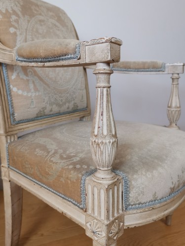 Louis XVI - Paire de fauteuils à dossier plat, enroulé Louis XVI estampillés Roussens