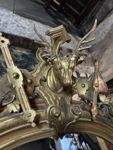 Miroir de cheminée en bois doré à décor cynégétique “au cerf”  d’époque Napoléon III - Napoléon III