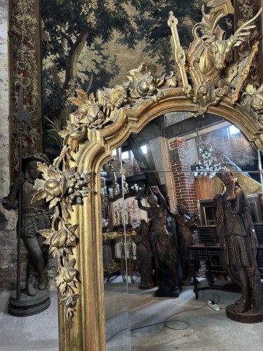 Antiquités - Miroir de cheminée en bois doré à décor cynégétique “au cerf”  d’époque Napoléon III