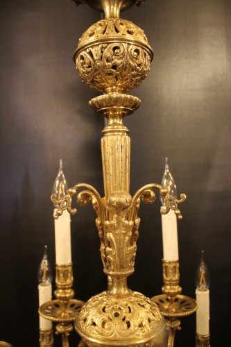 Lustre de style Néogothique en bronze doré à 18 feux, milieu du XIXe siècle - 