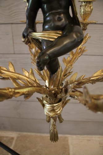 Antiquités - Lustre en bronze à décor d'angelot, époque napoléon III
