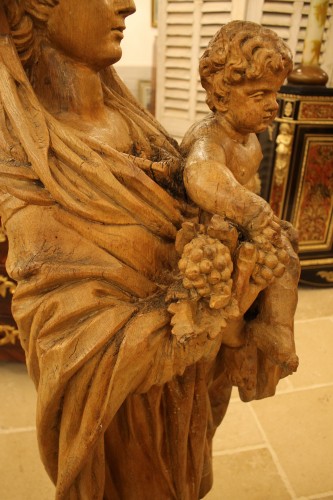  - Grande Vierge à l'enfant au raisin en chêne sculpté, sud de la France XVIe siècle