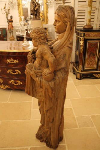 Antiquités - Grande Vierge à l'enfant au raisin en chêne sculpté, sud de la France XVIe siècle