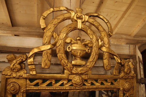 Louis XVI - Miroir à fronton en bois sculpté et doré, époque Louis XVI