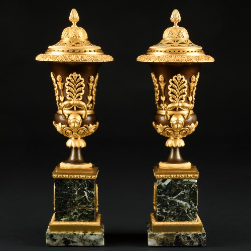 Grande paire de cassolettes bougeoirs Empire à double usage - Apollo Art & Antiques