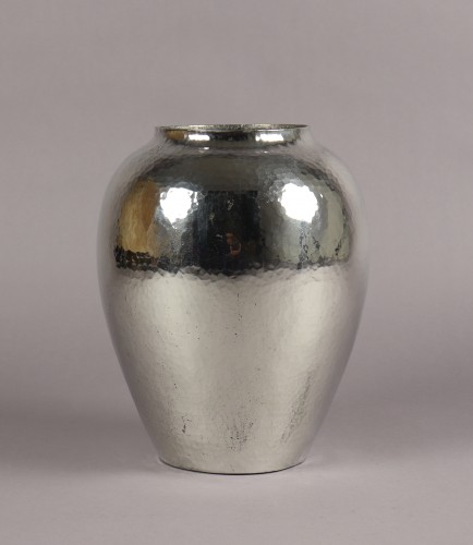 Vase en métal argenté - Jean Després (1889-1980) - Argenterie et Arts de la table Style Art Déco