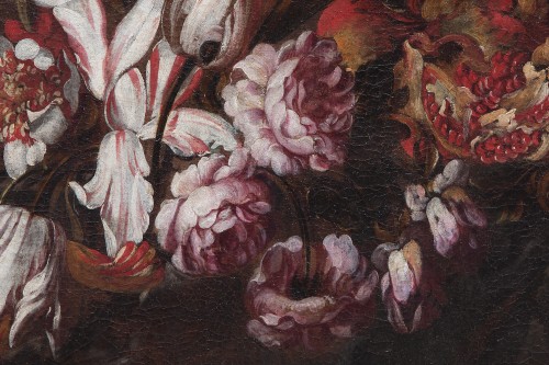 Antiquités - Nature morte aux fleurs, fruits, vases, perroquet