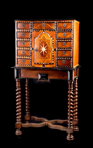 Cabinet du XVIIe siècle en marqueterie - Mobilier Style 