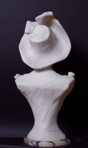 Sculpture Sculpture en Marbre - Jeune Femme au chapeau - Henri Godet (1863 - 1937)