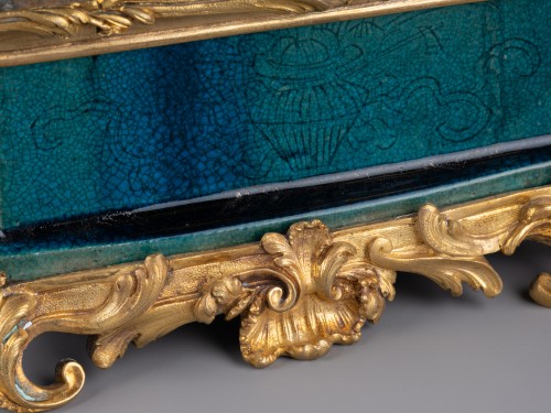 Garniture en porcelaine et bronzes montés, Paris époque Louis XV - Louis XV