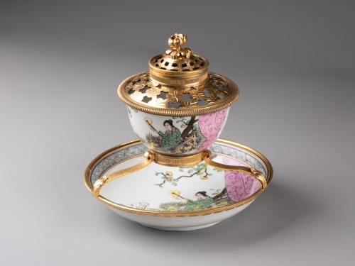 Pot pourri en porcelaine de Chine et bronze doré, Paris vers 1730 - Louis XV