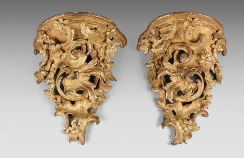 Paire de consoles en bois de chêne doré, Paris époque Louis XV - Louis XV