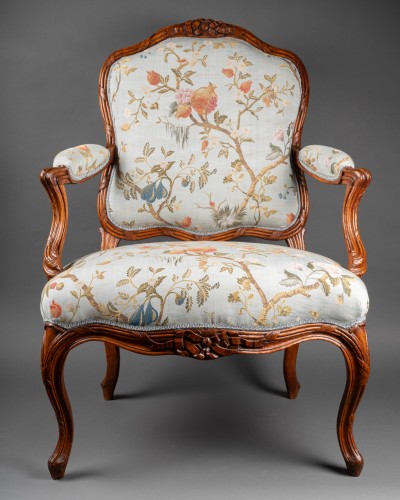 Paire de fauteuils à la reine par Nogaret, Lyon vers 1770 - Sièges Style Louis XV