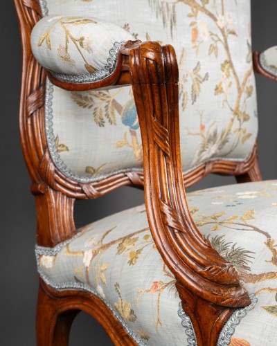 Sièges Fauteuil & Bergère - Paire de fauteuils à la reine par Nogaret, Lyon vers 1770