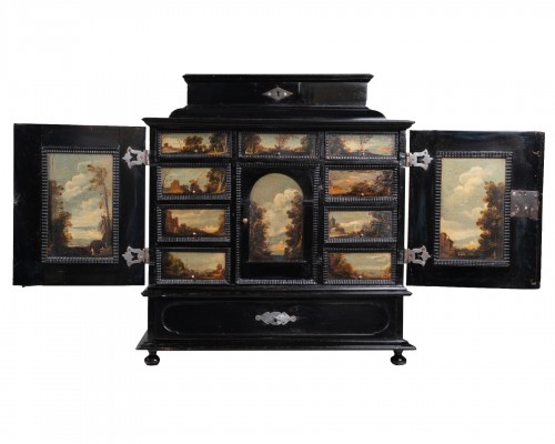 Cabinet en ébène orné de peintures, Italie 17e siècle