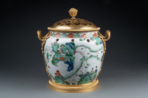 XVIIIe siècle - Pot pourri en porcelaine de Chine, monture Paris époque Régence
