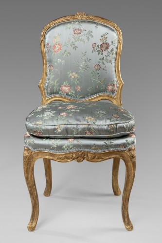 Paire de chaises en bois doré, époque Louis XV - Sièges Style Louis XV